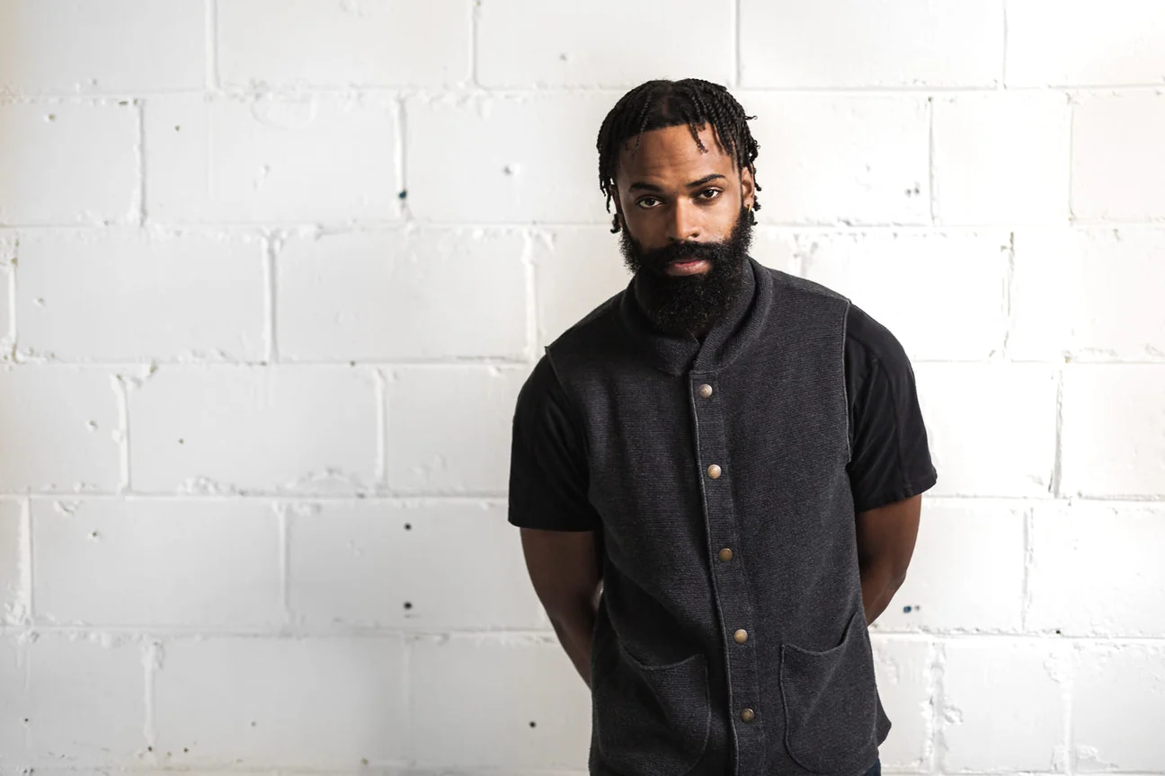 Man in a black knitted short-sleeved overshirt